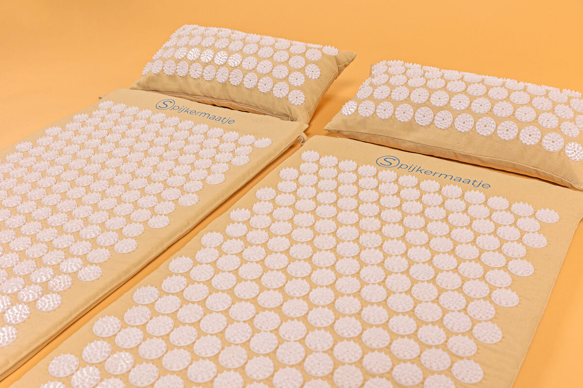 Ontspan tijdens drukte met Spijkermaatje.  Verminder stressgerelateerde klachten. Gebruik ons spijkermatje met ontspanningsoefeningen voor een makkelijke effectieve ontspanning tijdens jouw moment van zelfzorg.